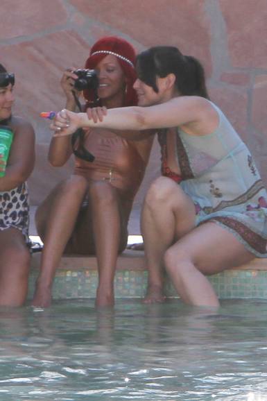 Katy Perry and Rihanna 1