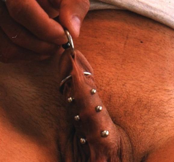 Frenum piercing Elayne Angel