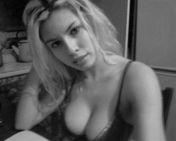 hot photos of girls on facebook 22
