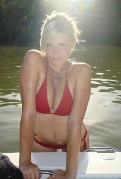 hot photos of girls on facebook 17