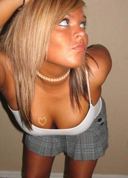 hot photos of girls on facebook 16