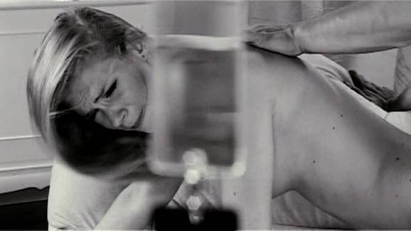 Anal sex can cause a lot of pain if the woman is not relaxed. (jlp)