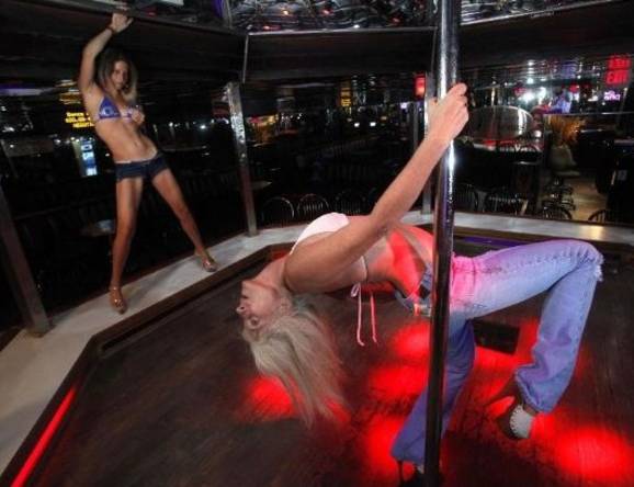 mother daughter, striptease