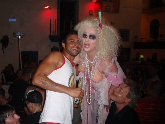 Ibiza: The famous hostess of the even more famous party La Troya in Space, who invites tourists roaring for a party on seven foot stilts