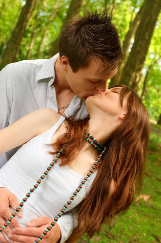 kissing