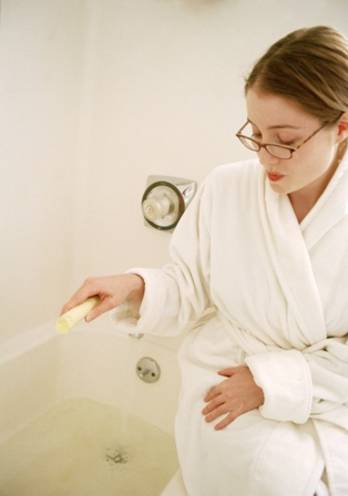 A home-made remedy for Bartolin’s cysts is a 15-minute hot bath. (jlp)