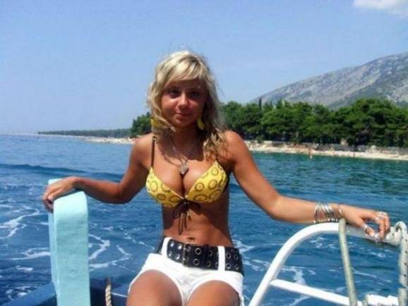 hot photos of girls on facebook 18